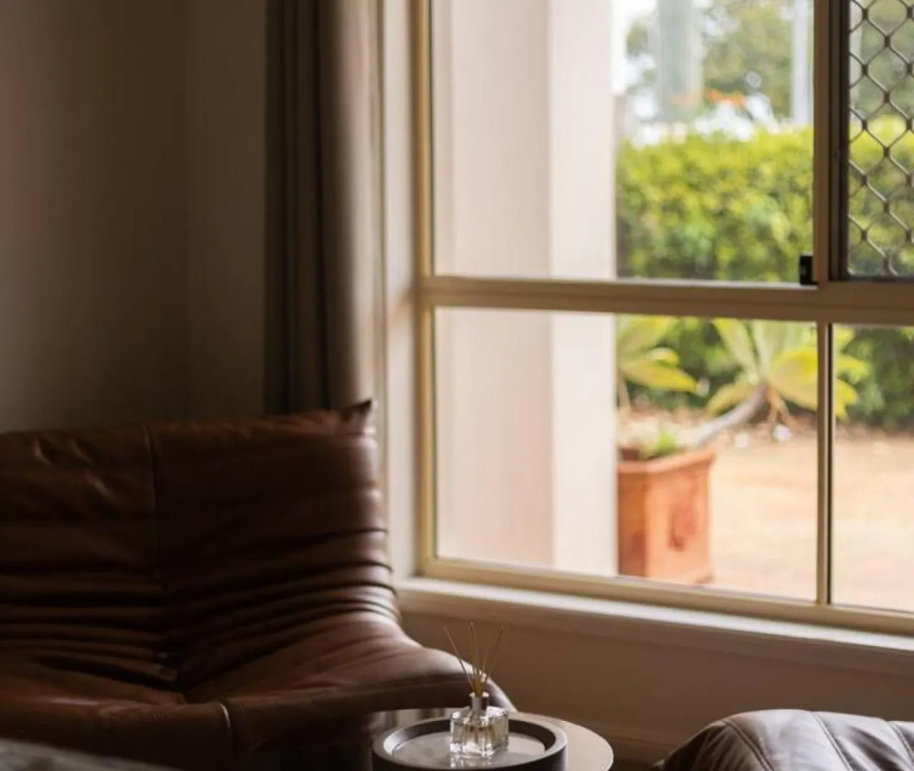 Beach Front Holiday Home With Pool, Prime Location Clontarf