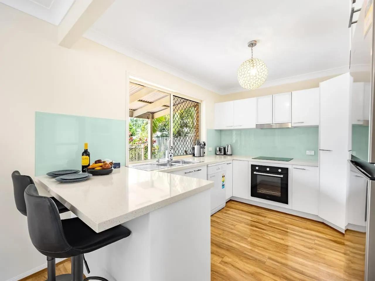 Beach Front Holiday Home With Pool, Prime Location Clontarf 0*,