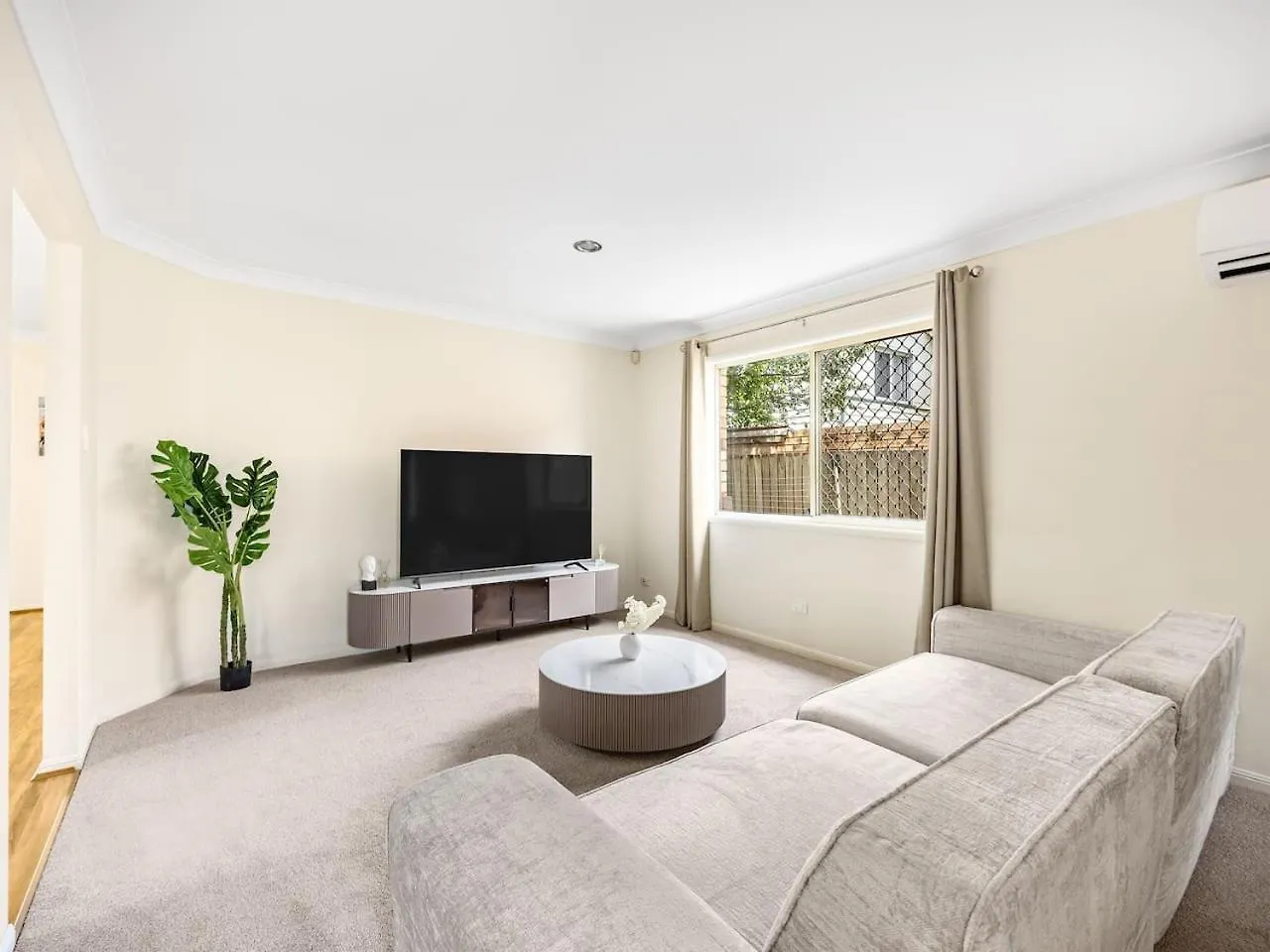 Beach Front Holiday Home With Pool, Prime Location Clontarf