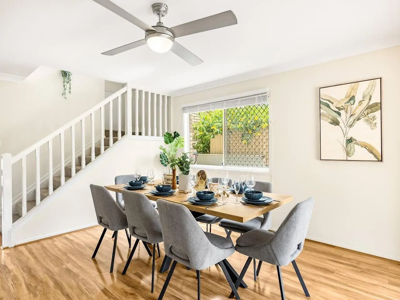 Beach Front Holiday Home With Pool, Prime Location Clontarf Australia